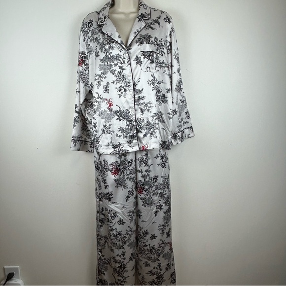 Victoria’s Secret Satin Pajama Set M Toile Print Button Top & Pants Holiday Luxe - Picture 3 of 11